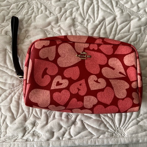 Coach hearts make up bag - Picture 1 of 1
